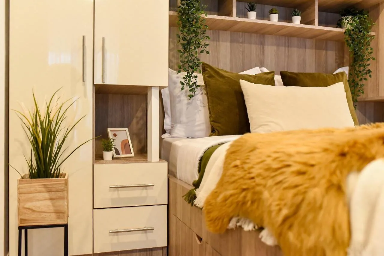 アパート Spot The Giraffe. Desirable Studio At Tineretului ブカレスト