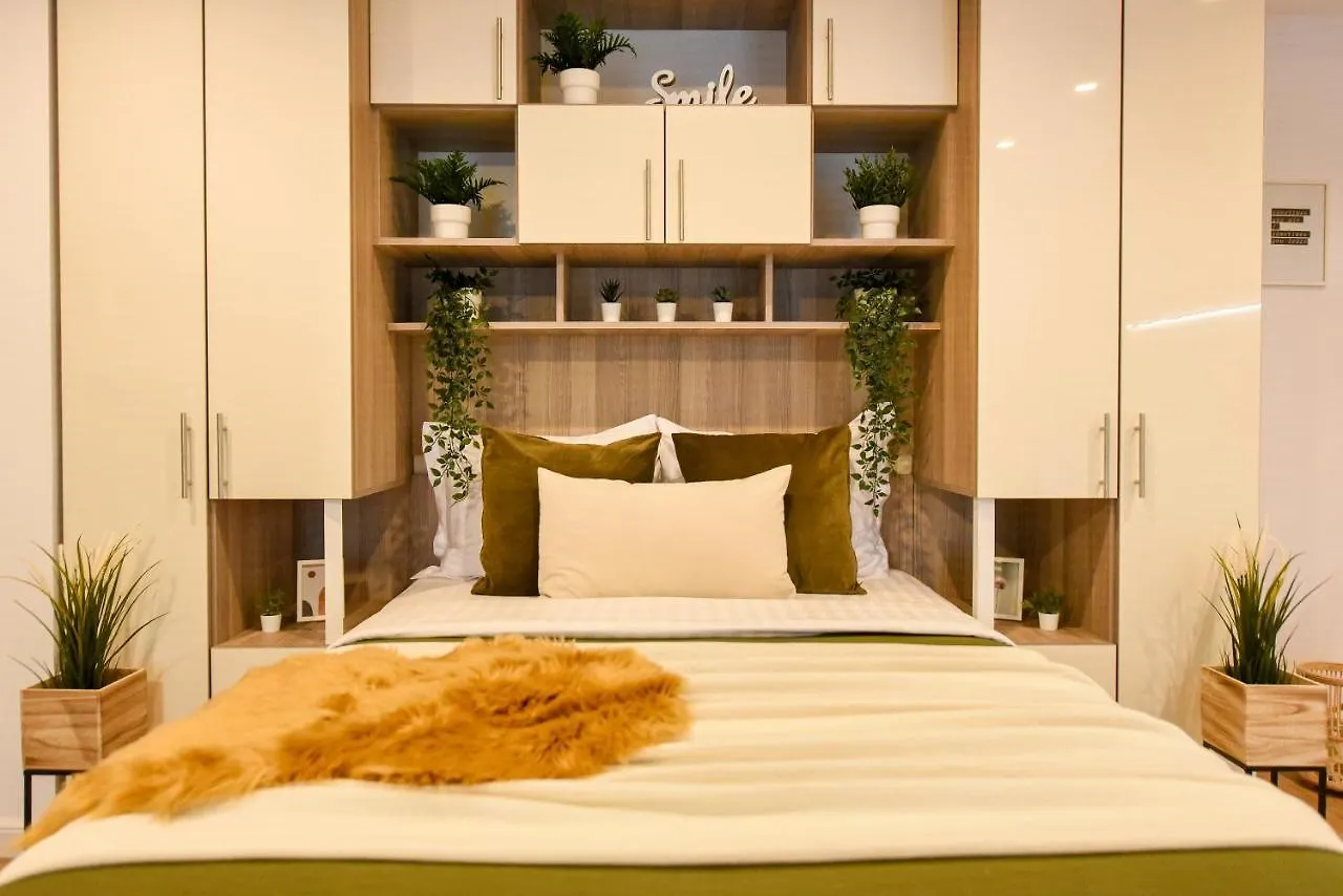 Spot The Giraffe. Desirable Studio At Tineretului Bucareste Apartamento