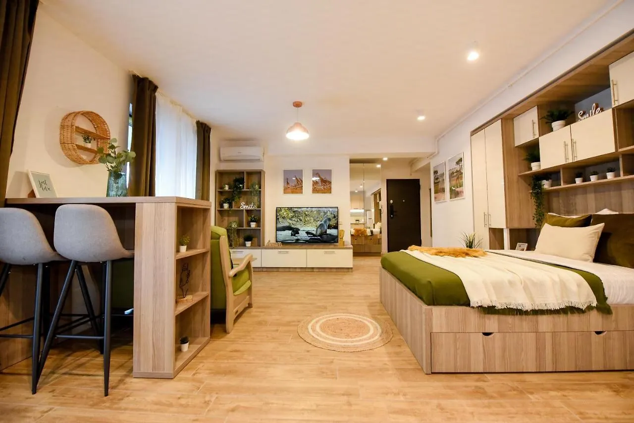 Spot The Giraffe. Desirable Studio At Tineretului Bucareste Roménia