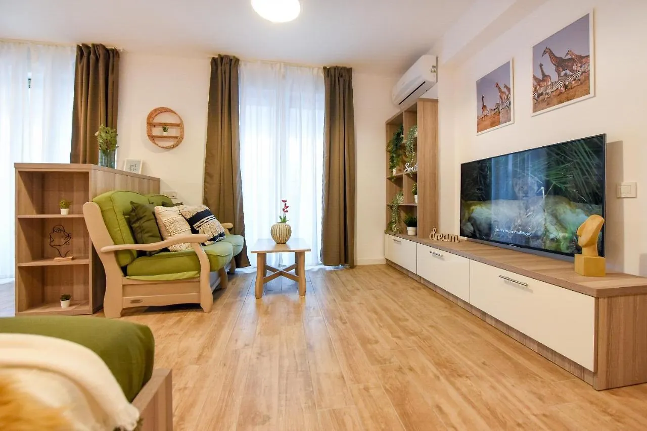 Spot The Giraffe. Desirable Studio At Tineretului Bucareste Apartamento