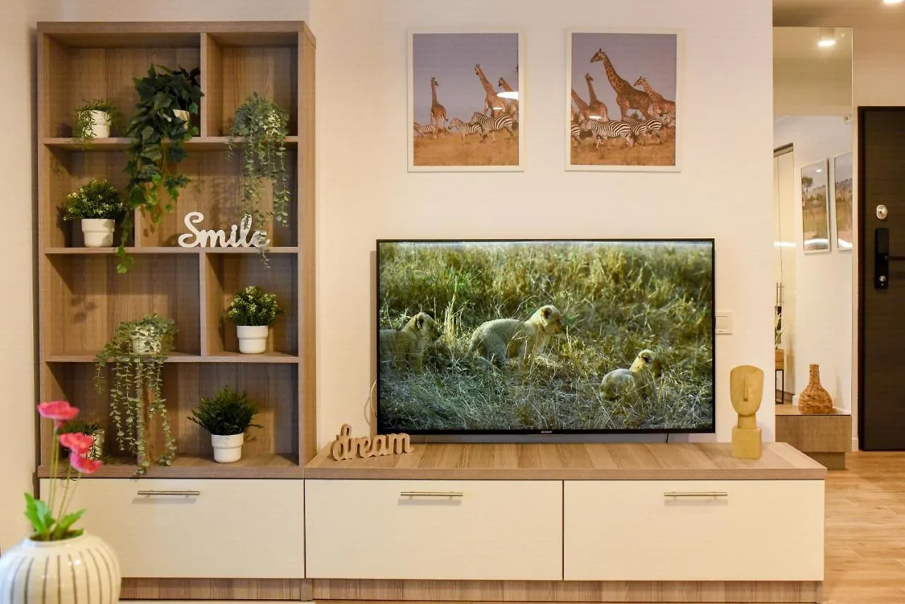 Spot The Giraffe. Desirable Studio At Tineretului Bucareste Apartamento