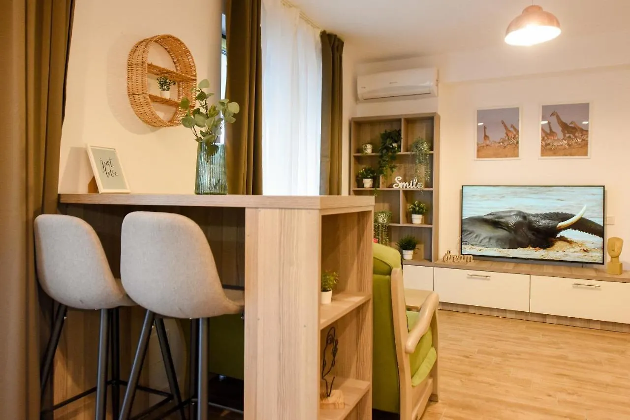 Spot The Giraffe. Desirable Studio At Tineretului Bucareste Apartamento